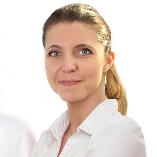dr Anna Wakarow